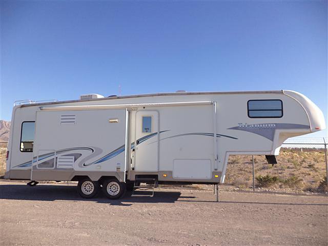 2004 Glendale RV Titanium Photo