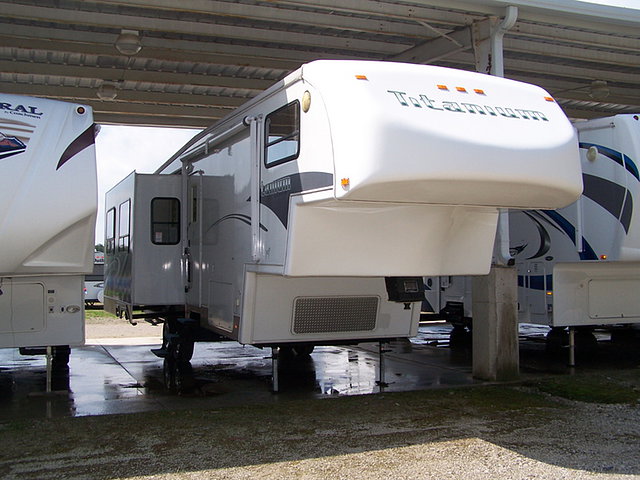 2004 Glendale RV Titanium Photo