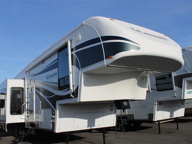 2007 Glendale RV Titanium Photo