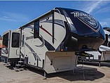 15 Grand Design Momentum