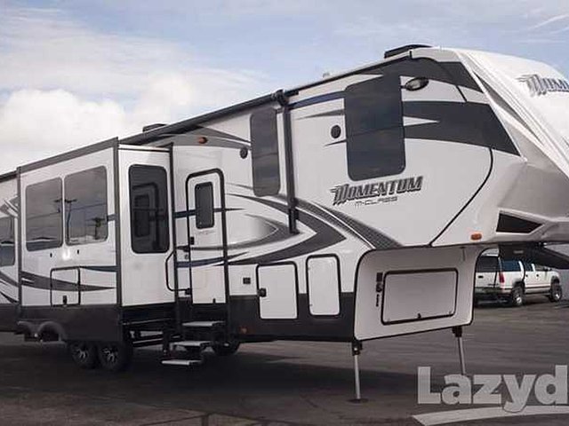 15 Grand Design Momentum