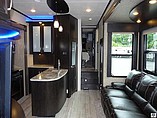 2015 Grand Design Momentum Photo #14