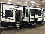 2015 Grand Design Momentum M-Class Photo #3