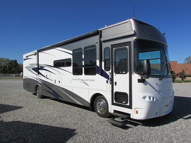 2006 Gulf Stream Tourmaster Photo