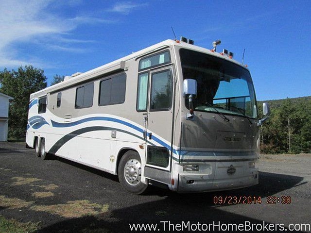 2000 Gulf Stream Tourmaster Photo