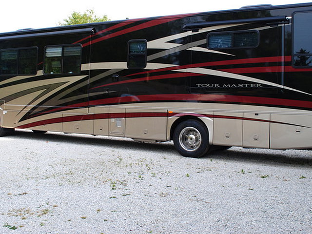 2006 Gulf Stream Tourmaster Photo