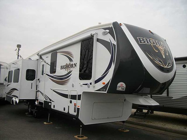 2014 Heartland Bighorn Photo