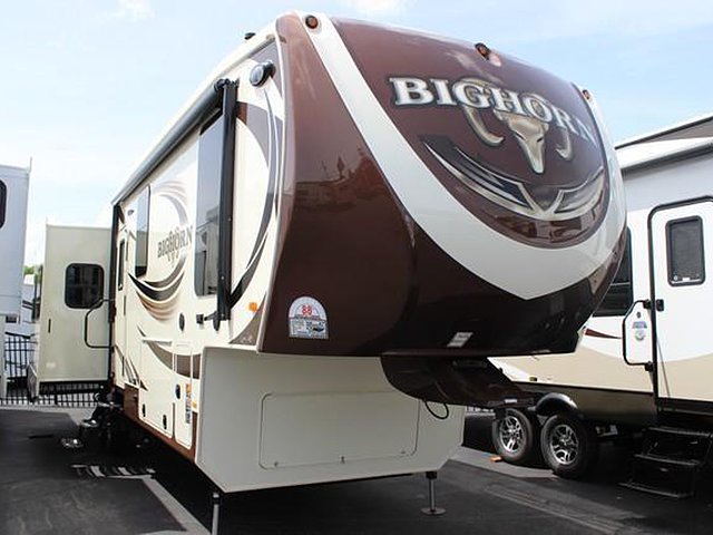 2015 Heartland Bighorn Photo