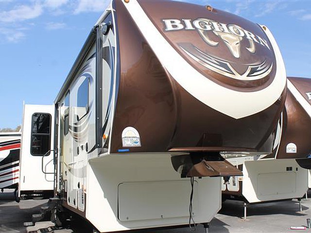 2015 Heartland Bighorn Photo