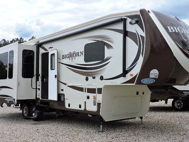 2015 Heartland Bighorn Photo