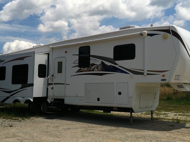 2010 Heartland Bighorn Photo