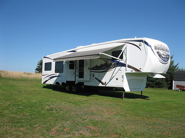 2011 Heartland Bighorn Photo