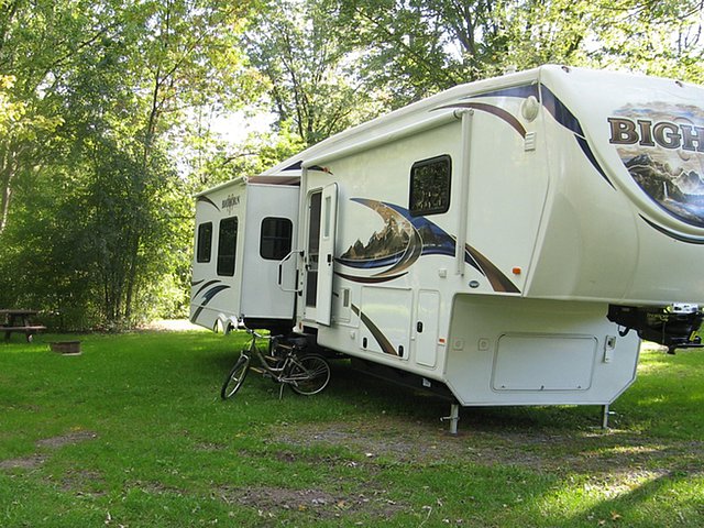 2011 Heartland Bighorn Photo
