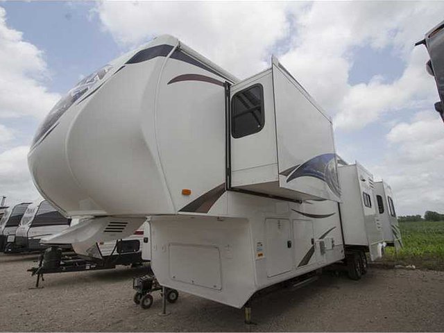 2011 Heartland Bighorn Photo