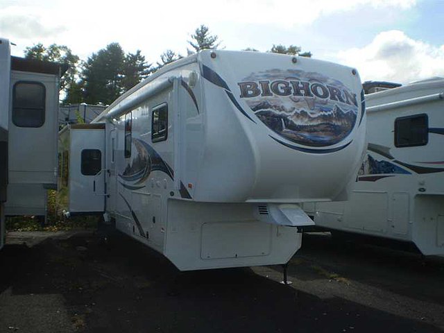 2012 Heartland Bighorn Photo