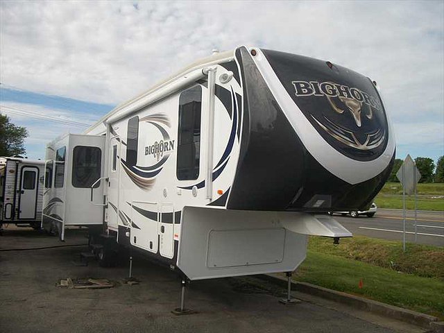 16 Heartland Bighorn