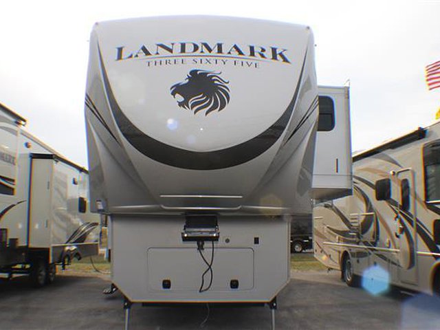2015 Heartland Landmark Photo