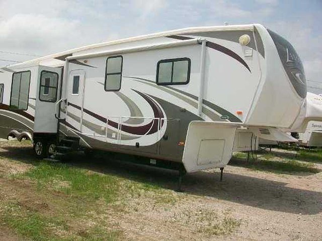2011 Heartland Landmark Photo
