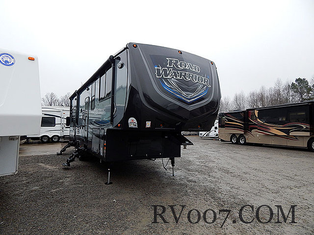 2015 Heartland Road Warrior Photo