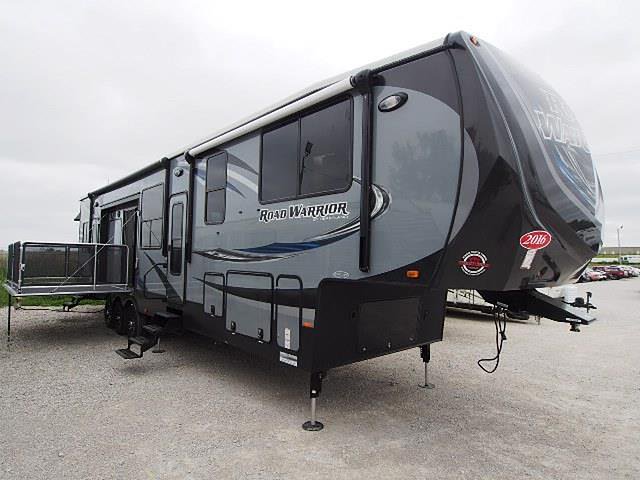 2016 Heartland Road Warrior Photo