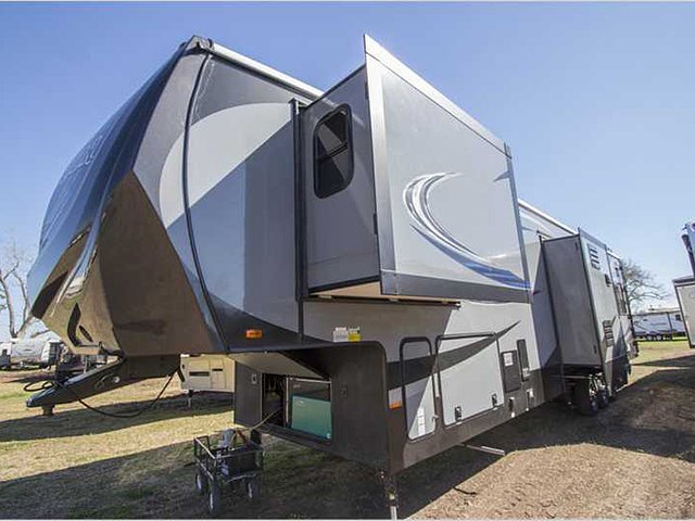 2015 Heartland Road Warrior Photo