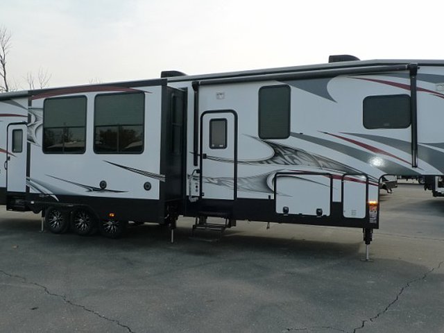2014 Heartland Road Warrior Photo