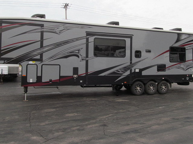 2014 Heartland Road Warrior Photo