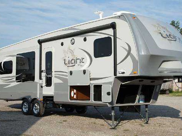 2016 Highland Ridge RV Light Photo