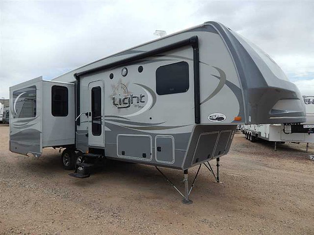 2016 Highland Ridge RV Light Photo