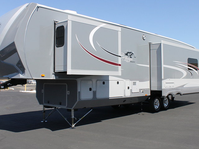 2016 Highland Ridge RV Roamer Photo