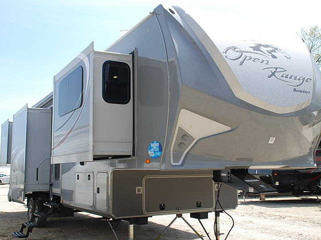 16 Highland Ridge RV Roamer