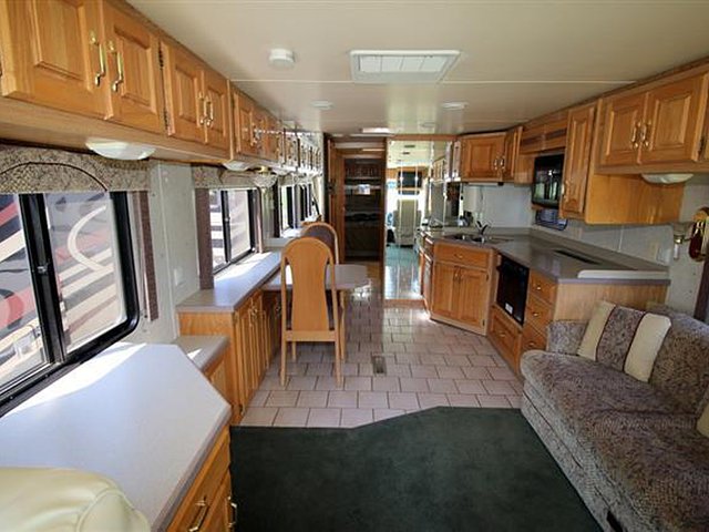 1999 Holiday Rambler Endeavor Photo
