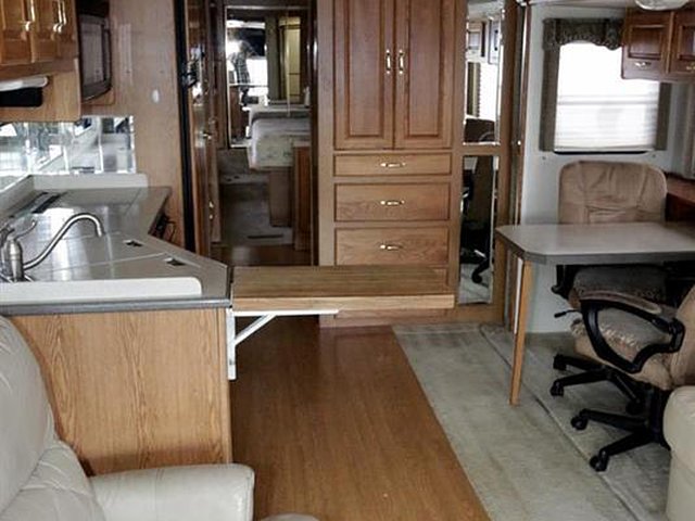 2002 Holiday Rambler Endeavor Photo