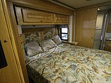 2004 Holiday Rambler Vacationer Photo #9