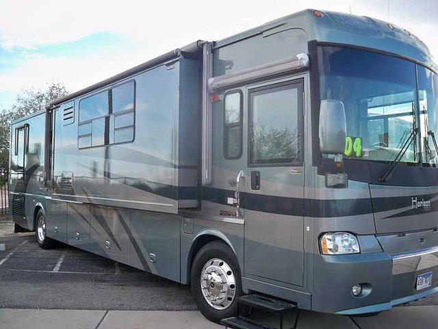 2004 Itasca Horizon Photo