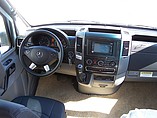 2015 Itasca Navion Photo #4
