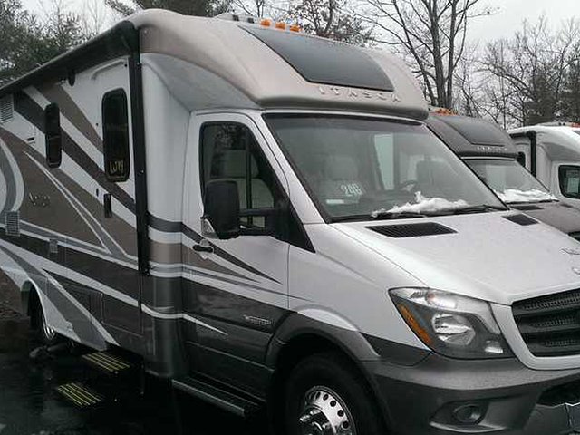 2015 Itasca Navion Photo