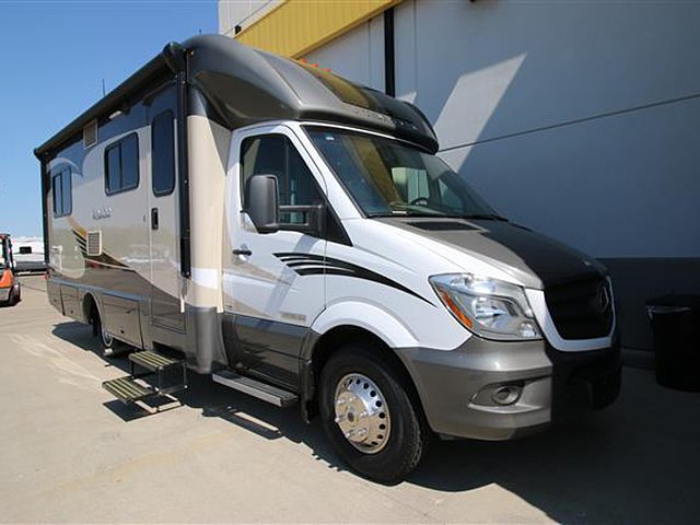 2015 Itasca Navion Photo