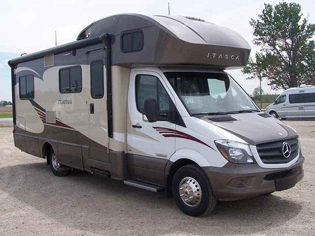 2016 Itasca Navion Photo