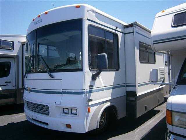 2002 Itasca Sunova Photo