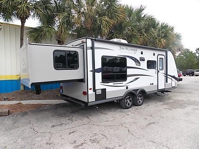2015 Jayco Jay Feather Ultra Lite Photo