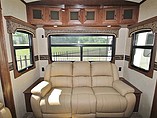 2015 Jayco Pinnacle Photo #9