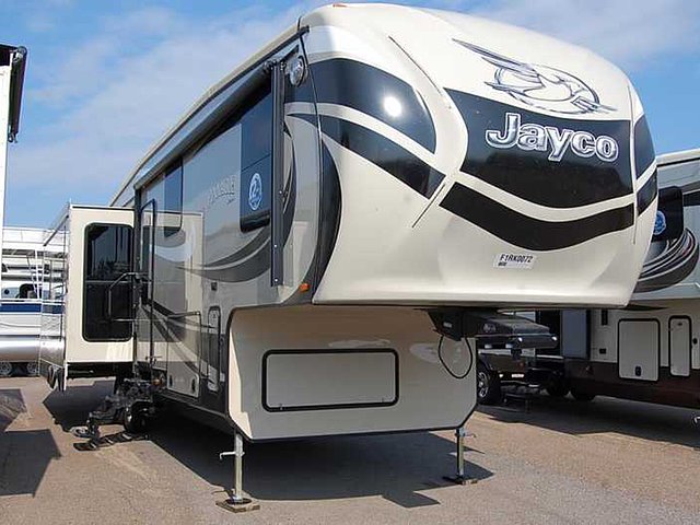 2015 Jayco Pinnacle Photo