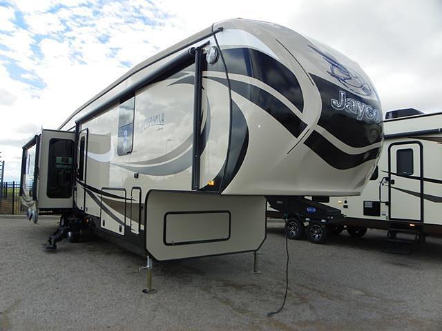 2015 Jayco Pinnacle Photo