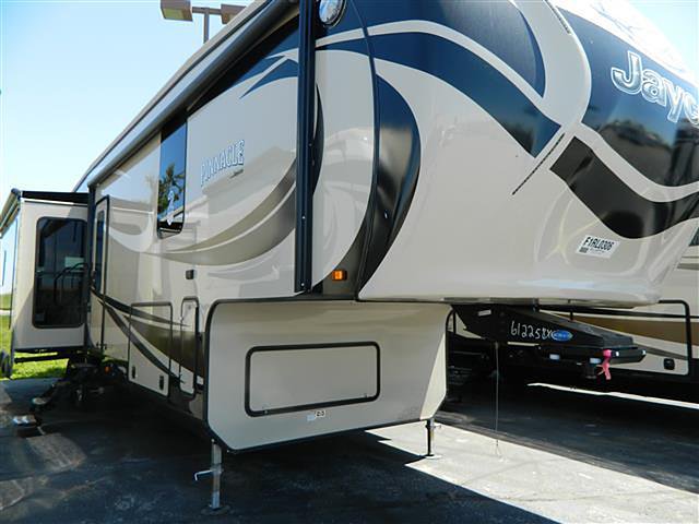 2015 Jayco Pinnacle Photo
