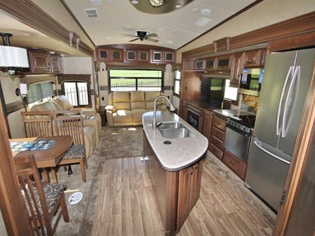 2015 Jayco Pinnacle Photo