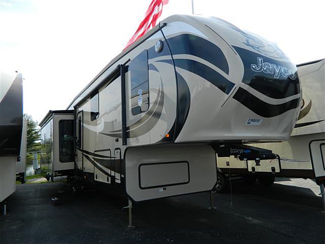 2015 Jayco Pinnacle Photo