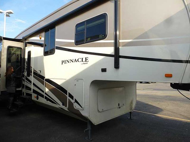 12 Jayco Pinnacle