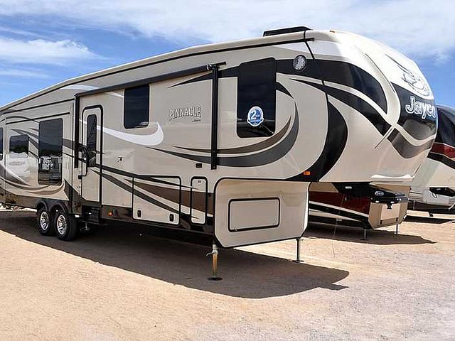 2015 Jayco Pinnacle Photo