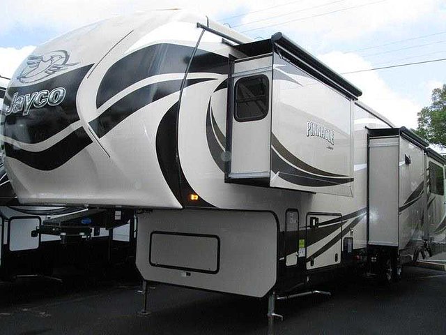 2015 Jayco Pinnacle Photo
